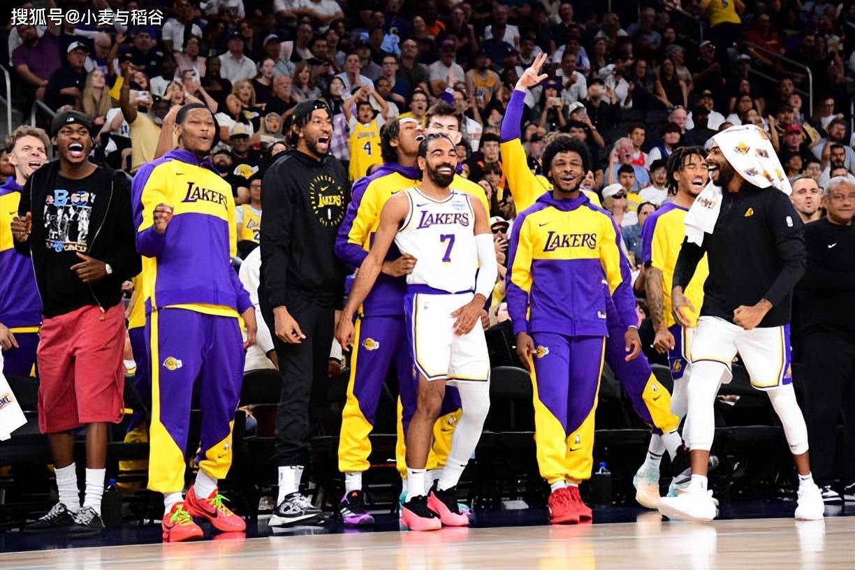 粒多米诺骨 粒多米诺骨